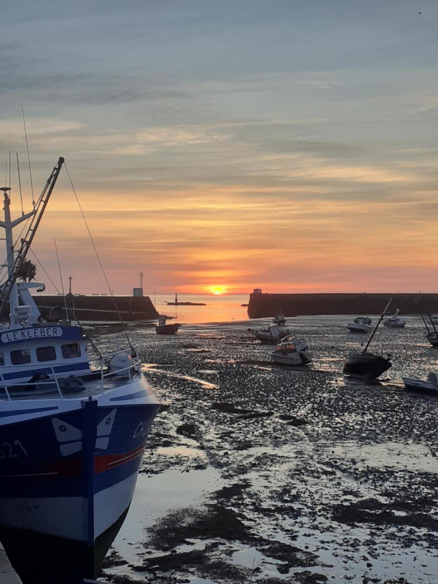 Le Mora Hotes Barfleur Exteriör bild